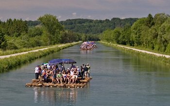 Tembuilding beim Floßbau beweisen